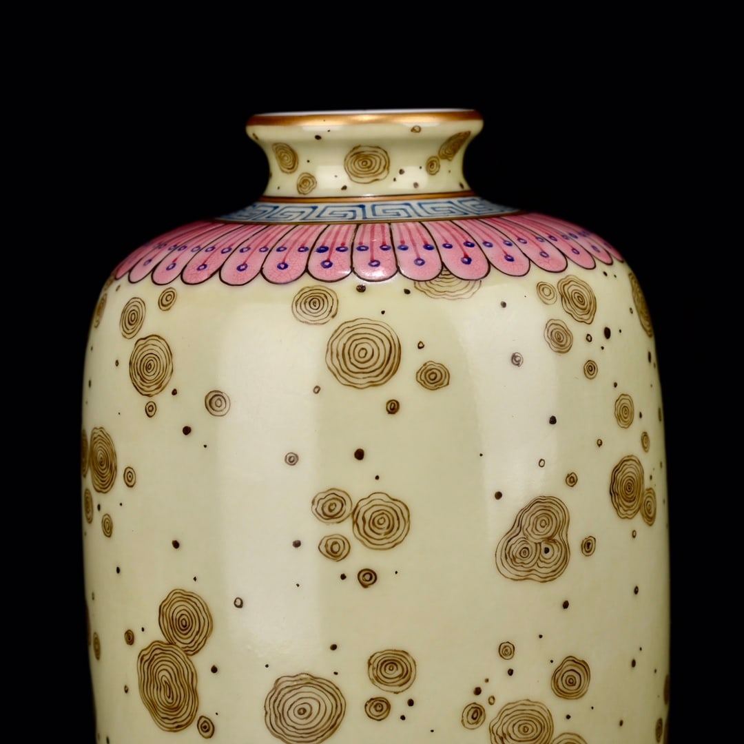 An Exquisite Enamel Bamboo Pattern Vase - 4
