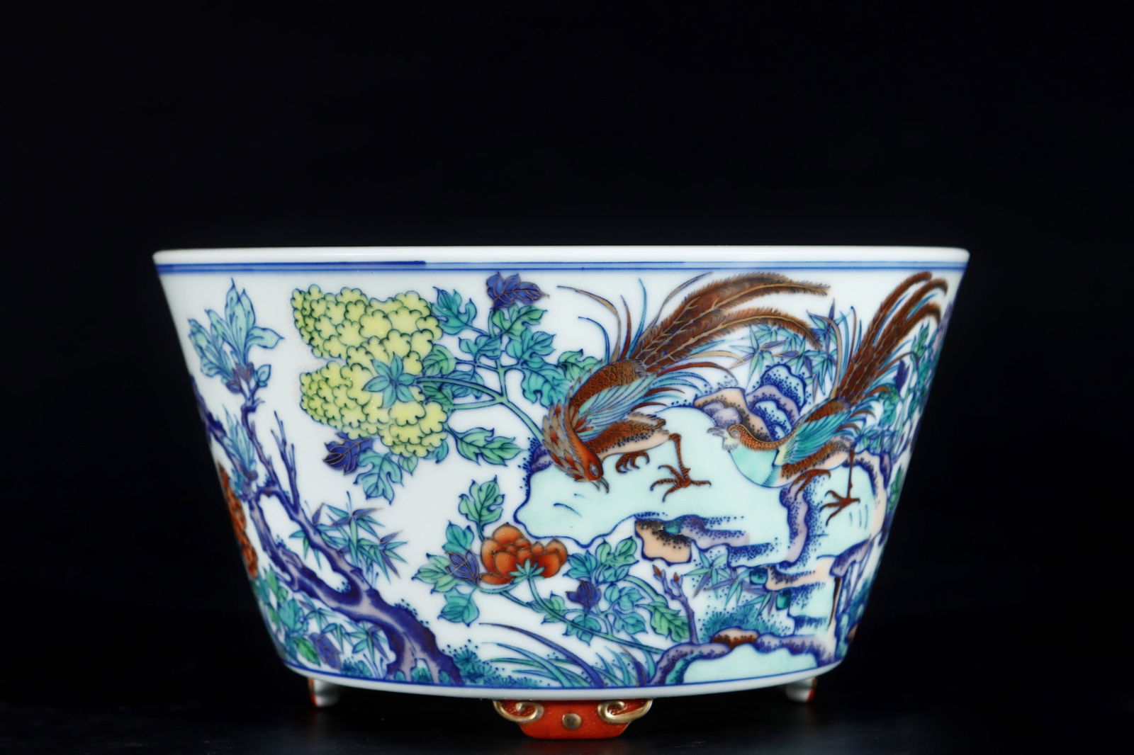 An Exquisite Doucai Flower and Phoenix Pattern Vat: An Exquisite Doucai Flower and Phoenix Pattern Vat,Qing Dynasty,China,Yongzheng Six-character Mark,Size:4.5inx8.1in 