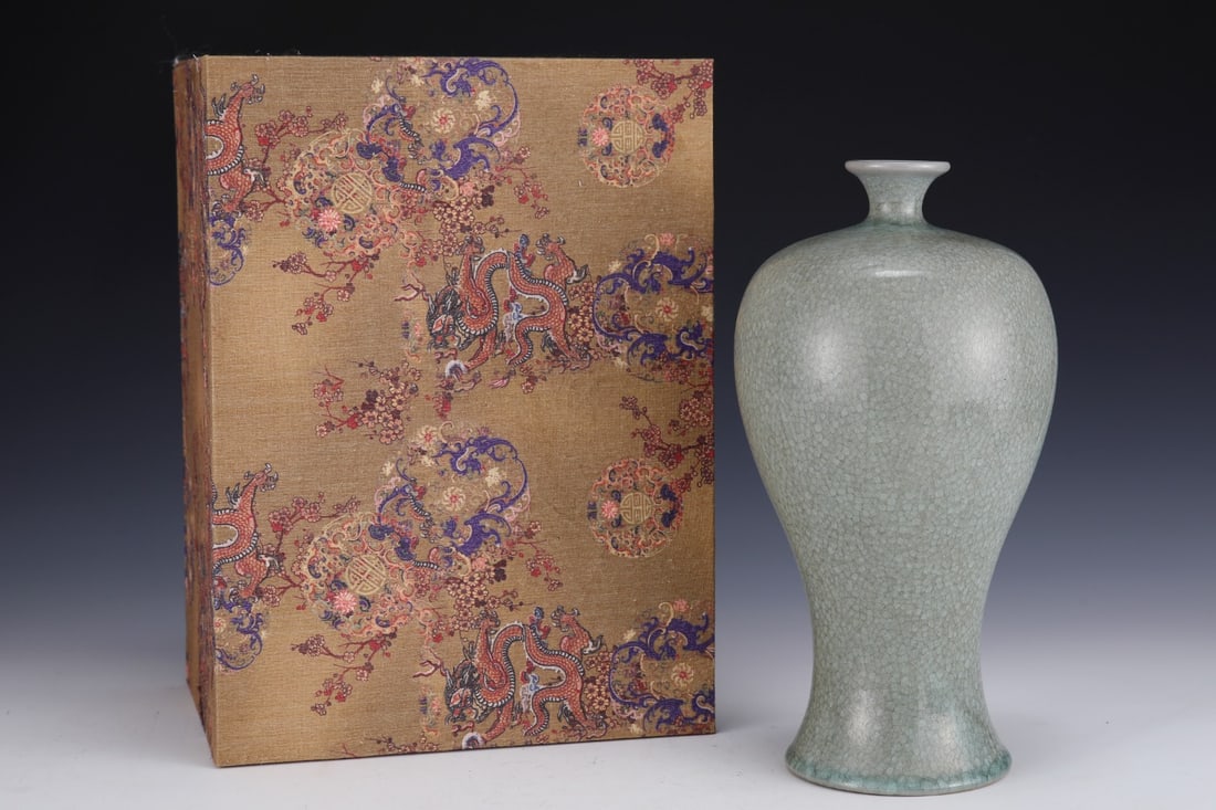 An Exquisite Ru yao Vase,with an Imperial Poem by Emperor Qianlong: An Exquisite Ru yao Vase,with an Imperial Poem by Emperor Qianlong,Song Dynasty,China,Size:11.1inx5.8in 