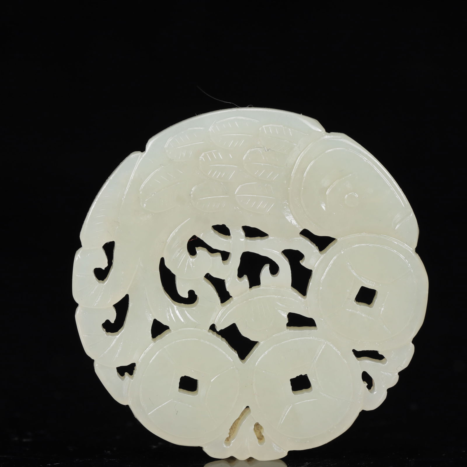 An Exquisite White Jade Fish Pattern Jade Pendant: An Exquisite White Jade Fish Pattern Jade Pendant,Qing Dynasty, China,Size:2.2inx0.2in,Weight:26g 白玉鱼纹玉佩,中国清代