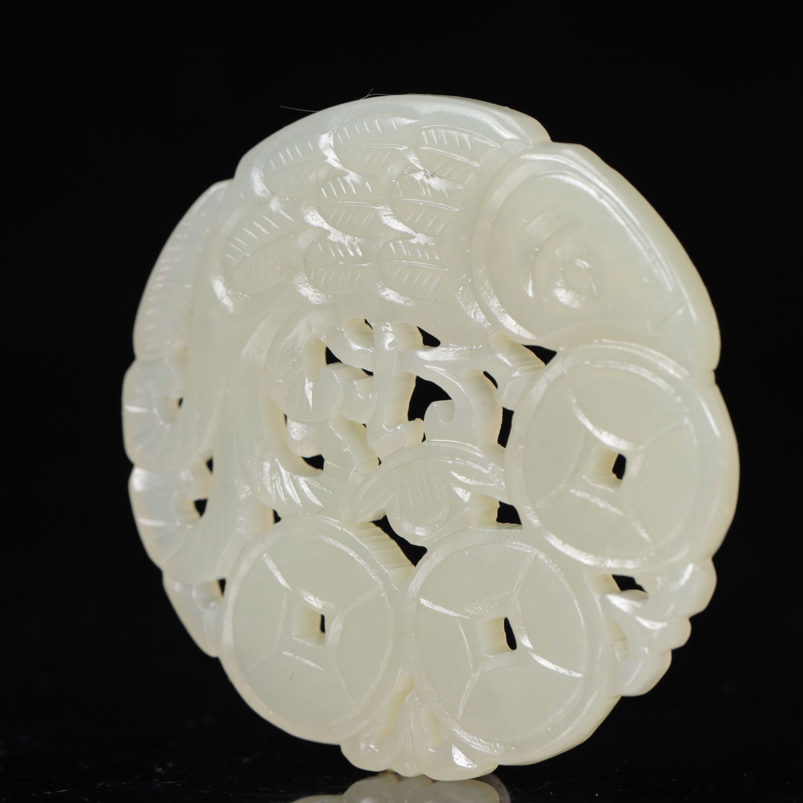 An Exquisite White Jade Fish Pattern Jade Pendant - 2