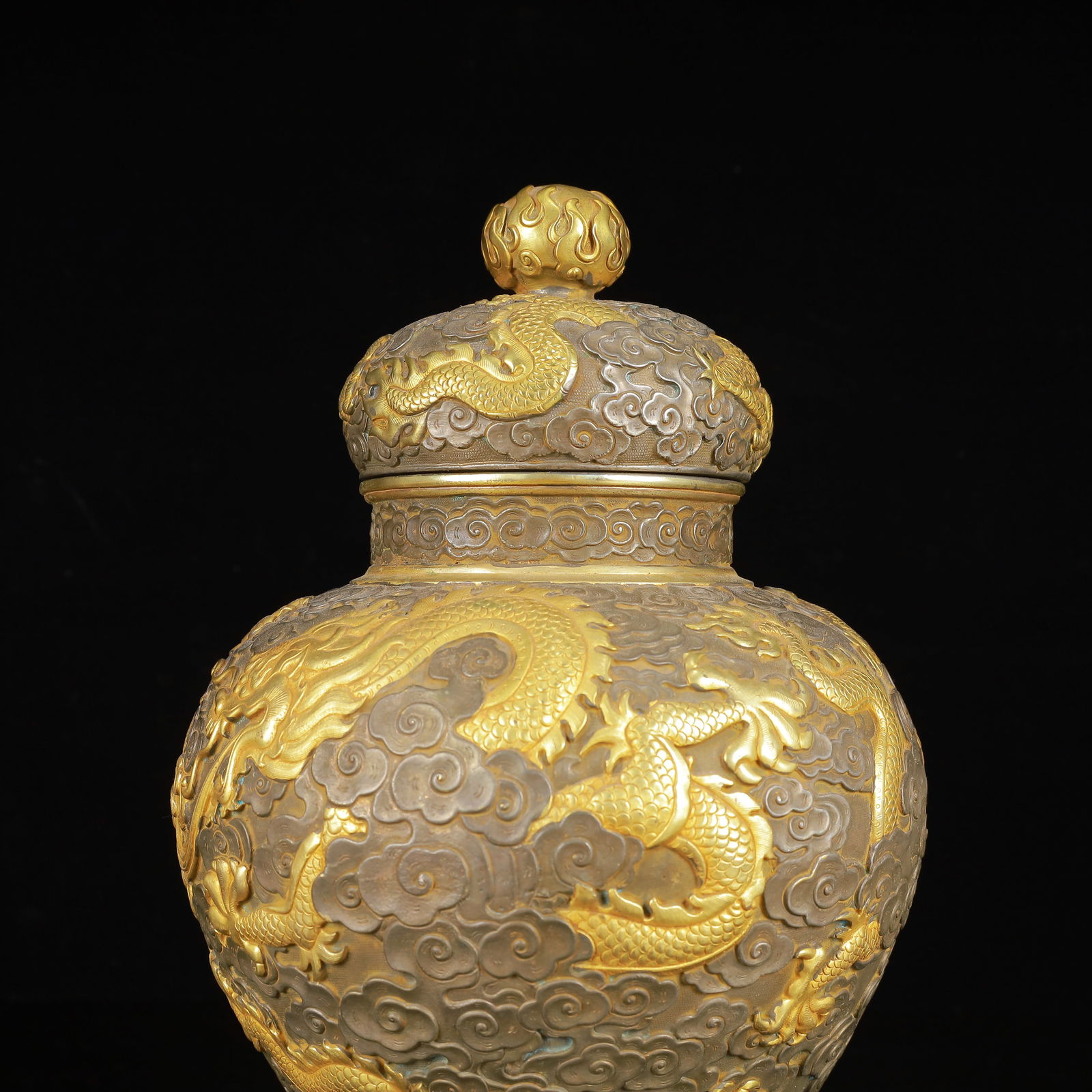 An Exquisite Gilt Silver Dragon Pattern Cover Jar - 10