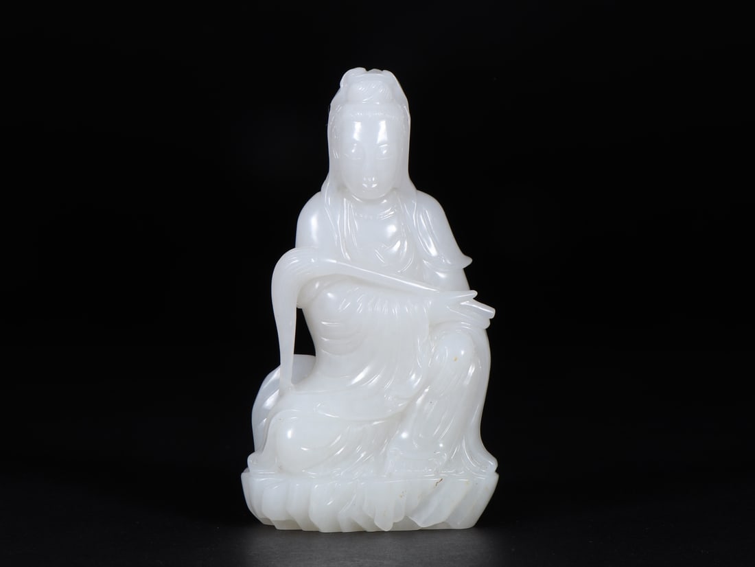 An Exquisite White Jade Statue of Avalokitesvara: An Exquisite White Jade Statue of Avalokitesvara,Qing Dynasty, China,Size:2.2inx1.2inx3.9in,Weight:195g 白玉观音像,中国清代