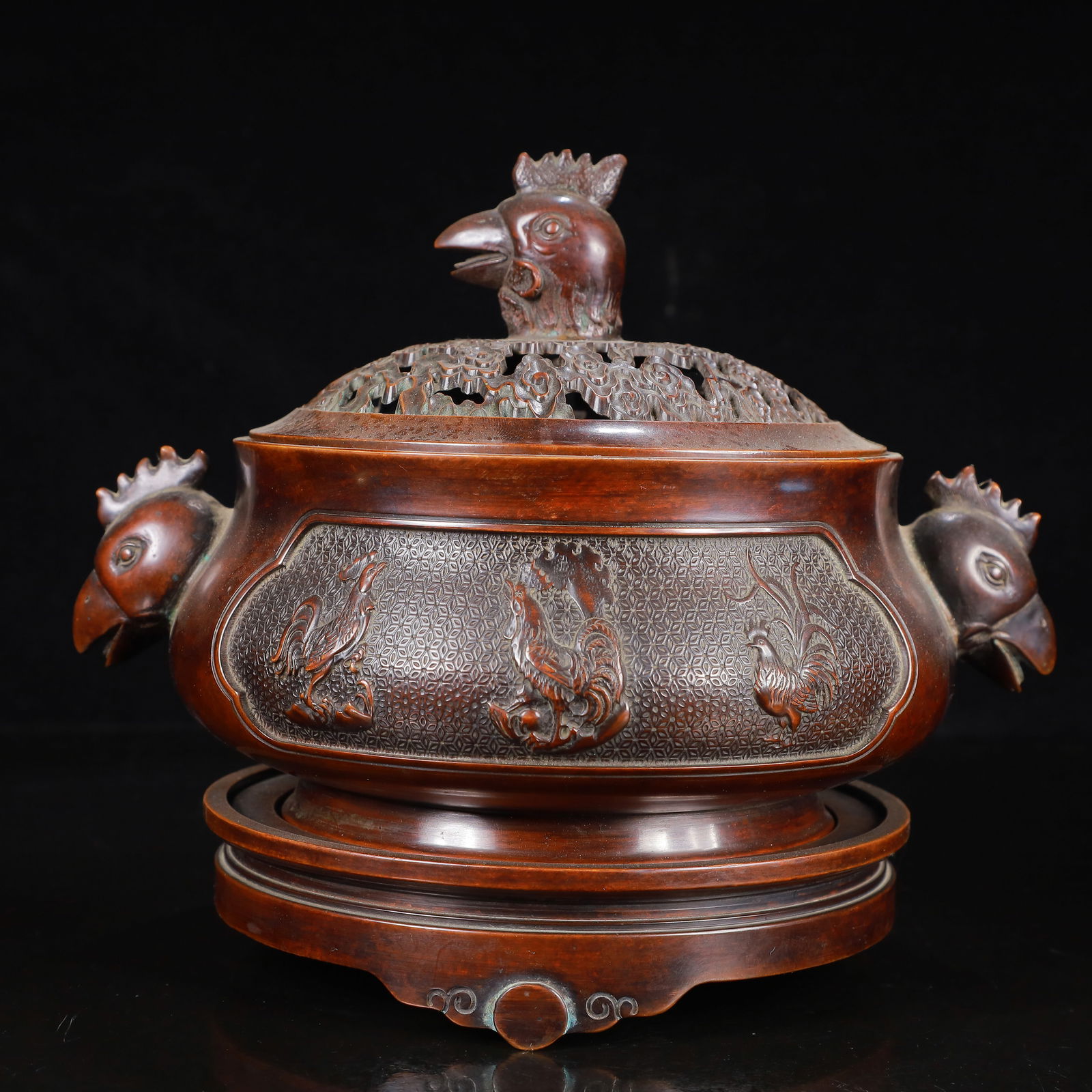 A Rare Bronze Rooster Pattern Double-Ears Censer: A Rare Bronze Rooster Pattern Double-Ears Censer,Ming Dynasty,China,Xuande Mark,Size:9.4inx6.3inx7.5in,Weight:6400g 