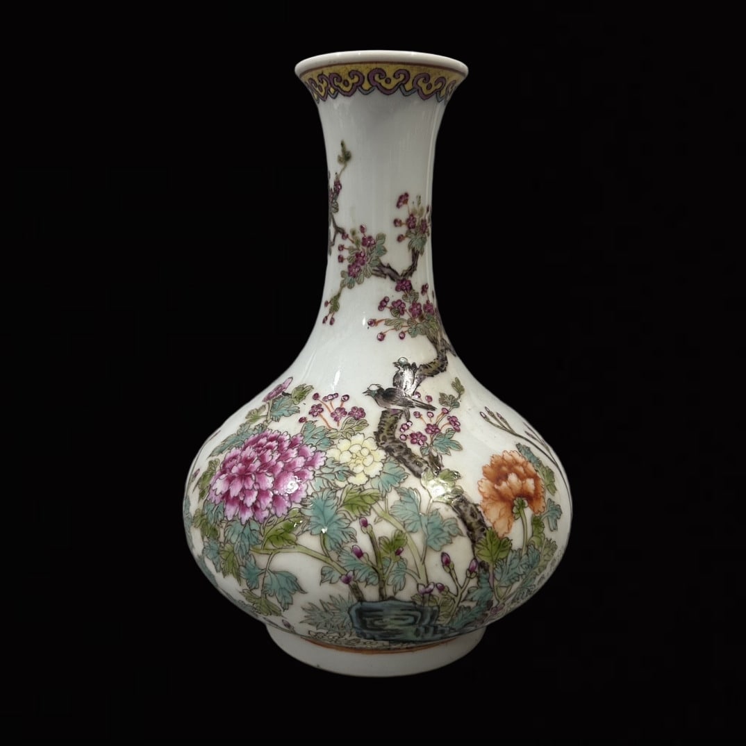 An Exquisite Famille-Rose Flower and Bird Pattern Vase (1 of 7)
