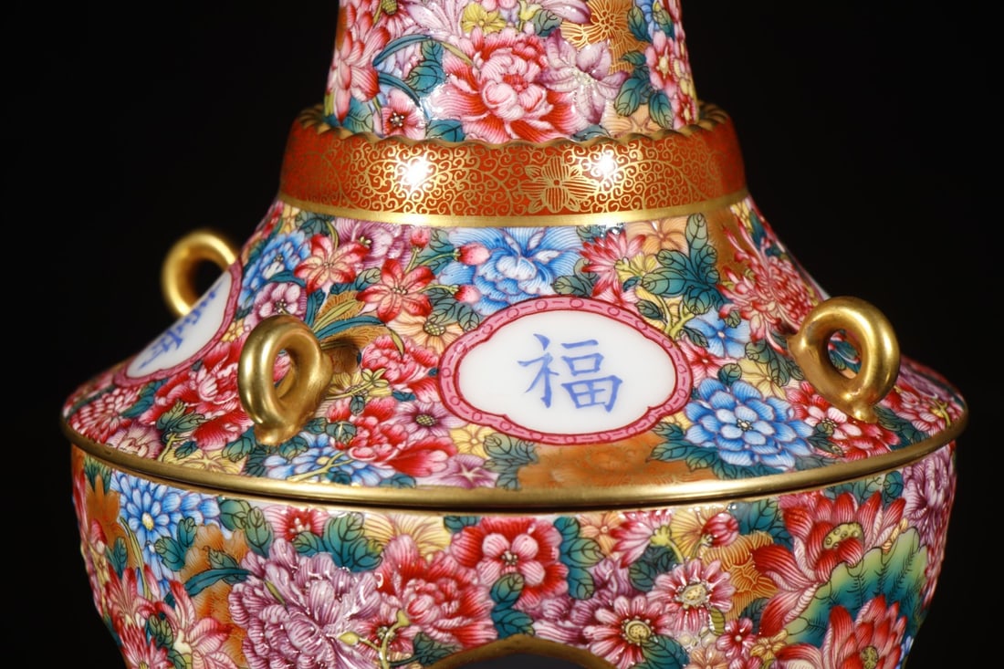 An Exquisite Enamel Flower Pattern Vase - 3