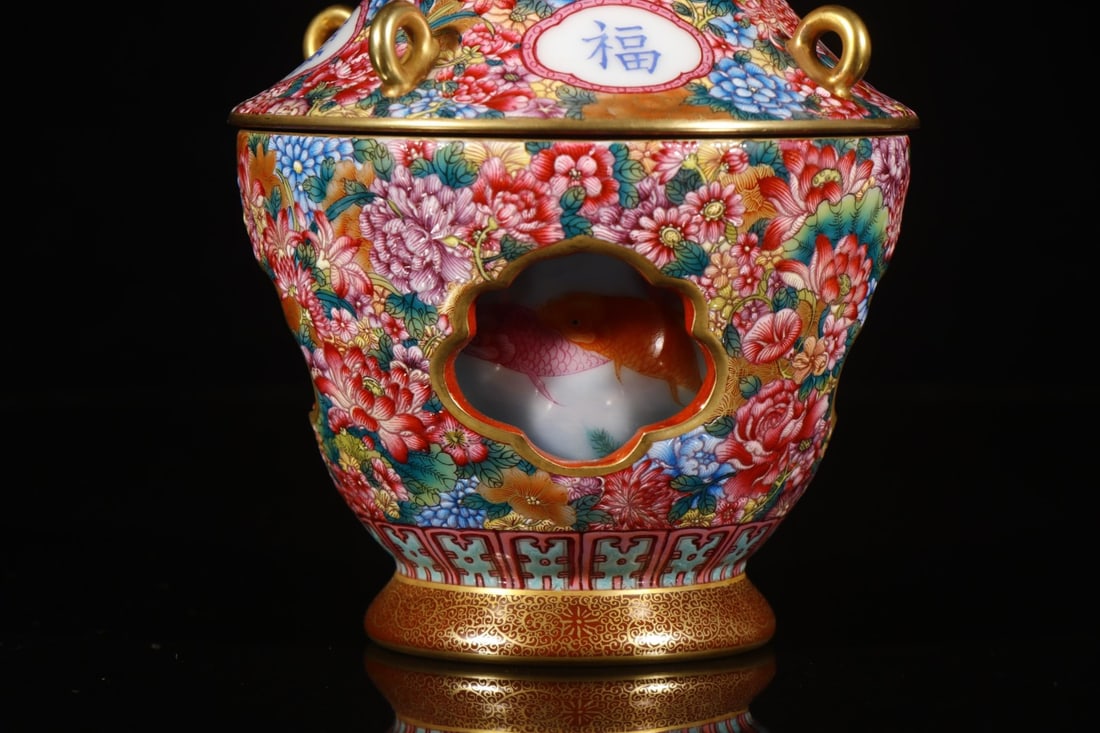 An Exquisite Enamel Flower Pattern Vase - 8