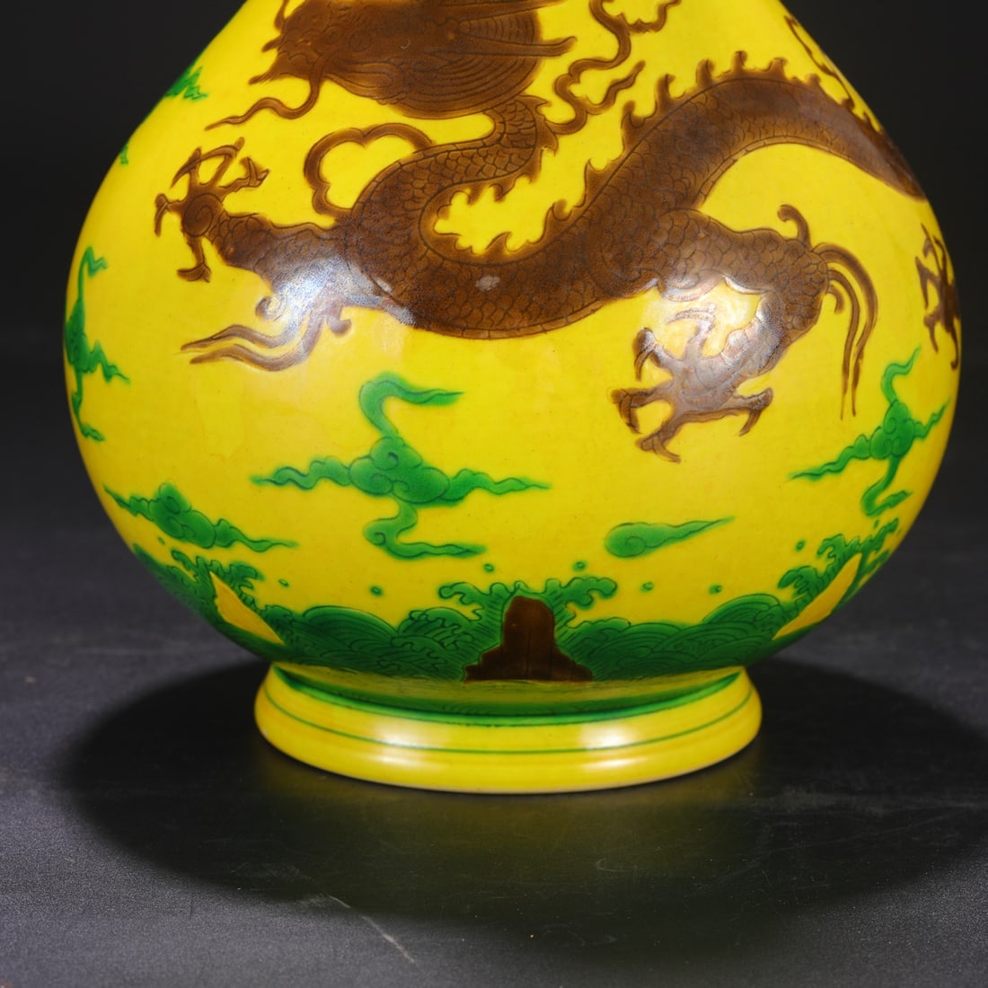 An Exquisite Biscuit Auspicious Cloud and Dragon Pattern Vase - 9