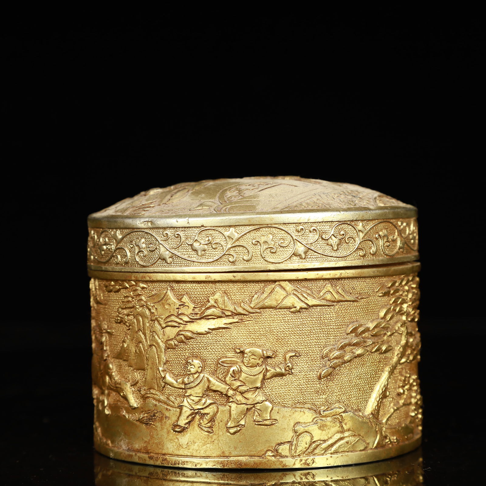 An Exquisite Gilt Bronze Landscape and Figure Pattern Cover Box - 2