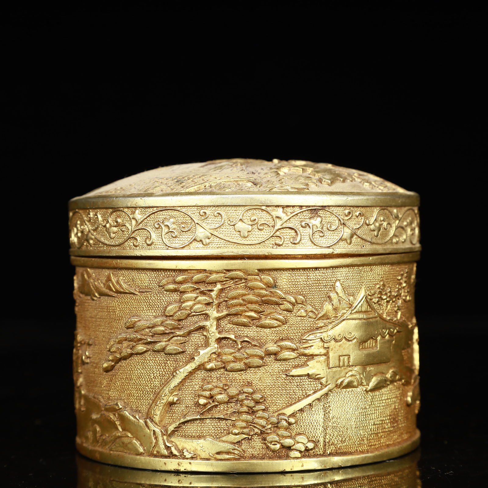 An Exquisite Gilt Bronze Landscape and Figure Pattern Cover Box - 3