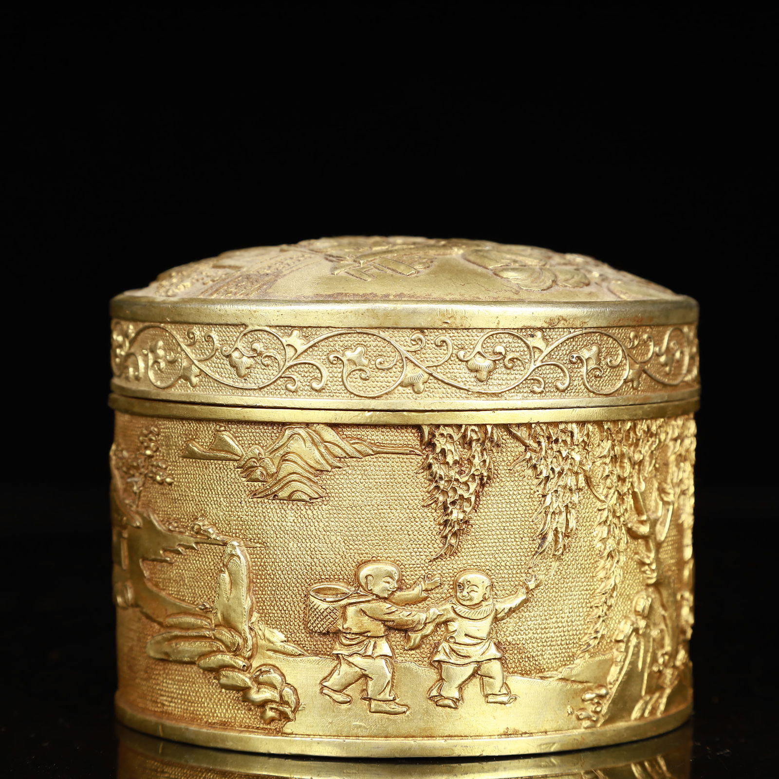 An Exquisite Gilt Bronze Landscape and Figure Pattern Cover Box - 5