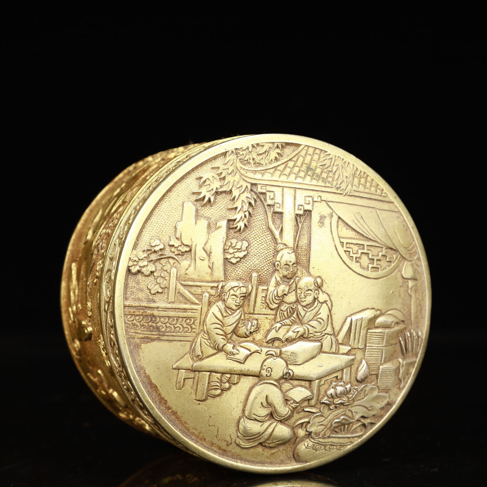 An Exquisite Gilt Bronze Landscape and Figure Pattern Cover Box - 7