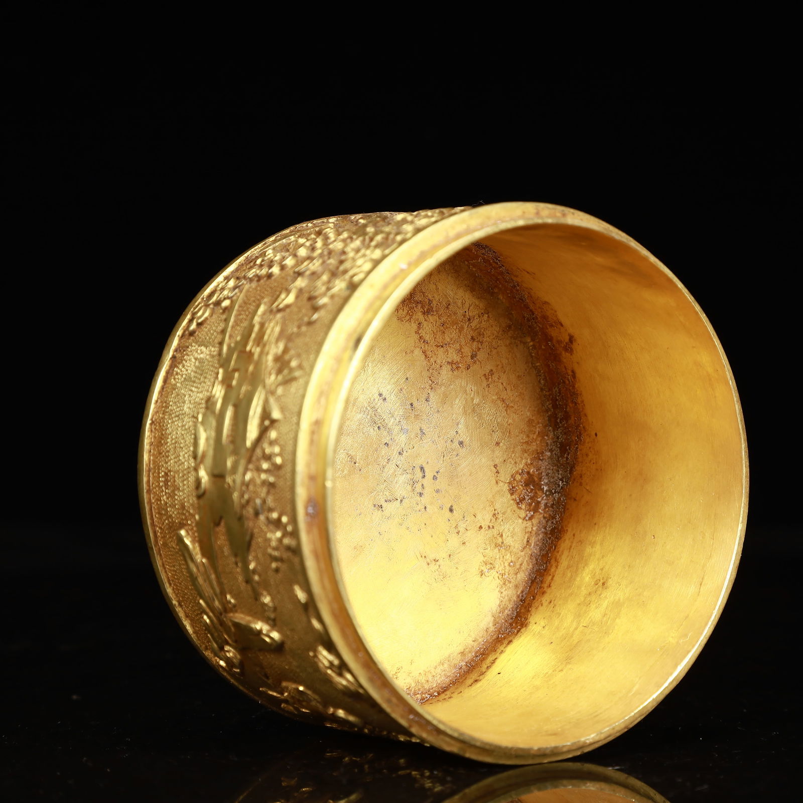 An Exquisite Gilt Bronze Landscape and Figure Pattern Cover Box - 8