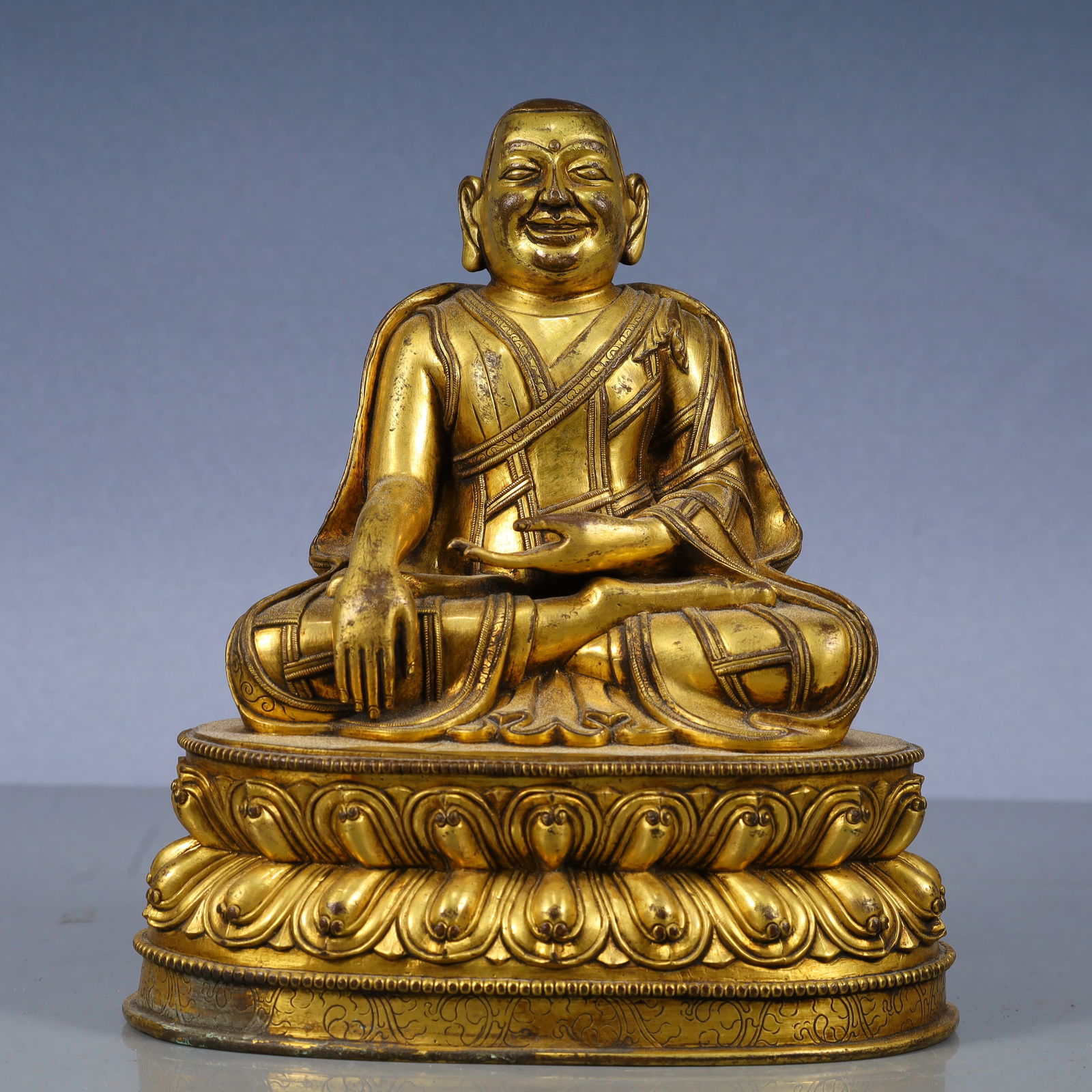 A Solemn Gilt Bronze Statue of Guru: A Solemn Gilt Bronze Statue of Guru,Qing Dynasty, China,Size:7.7inx5.3inx8.7in,Weight:3050g 铜鎏金上师像,中国清代