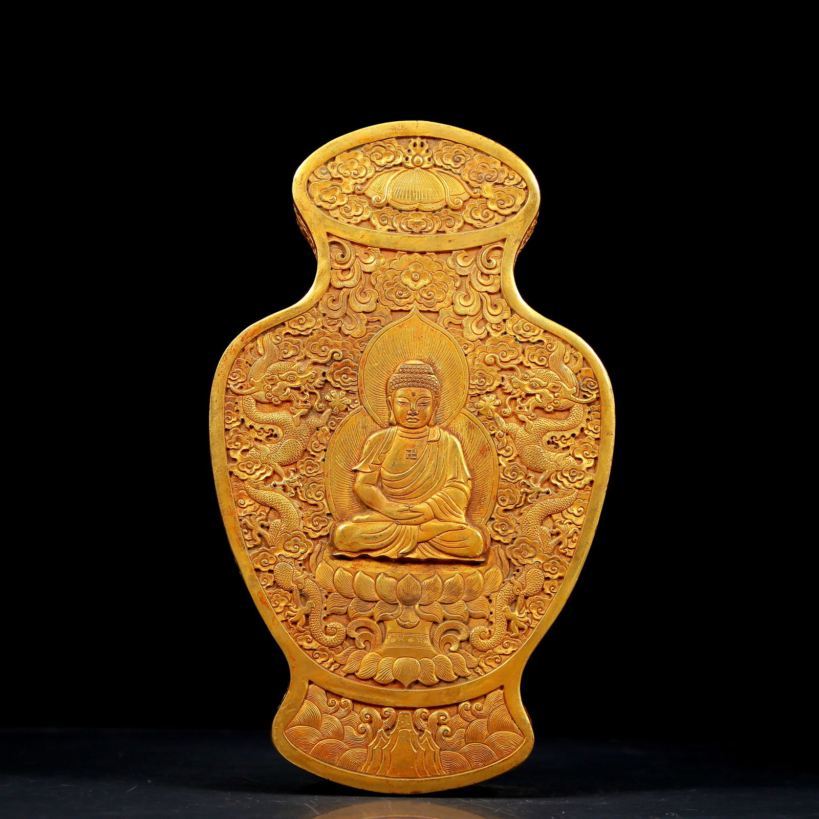 An exquisite gilt bronze image box of Sakyamuni: An exquisite gilt bronze image box of Sakyamuni, Qing Dynasty, China. The surface is carefully carved, vividly demonstrating the superb skills of the craftsmen. It has its own unique meaning and