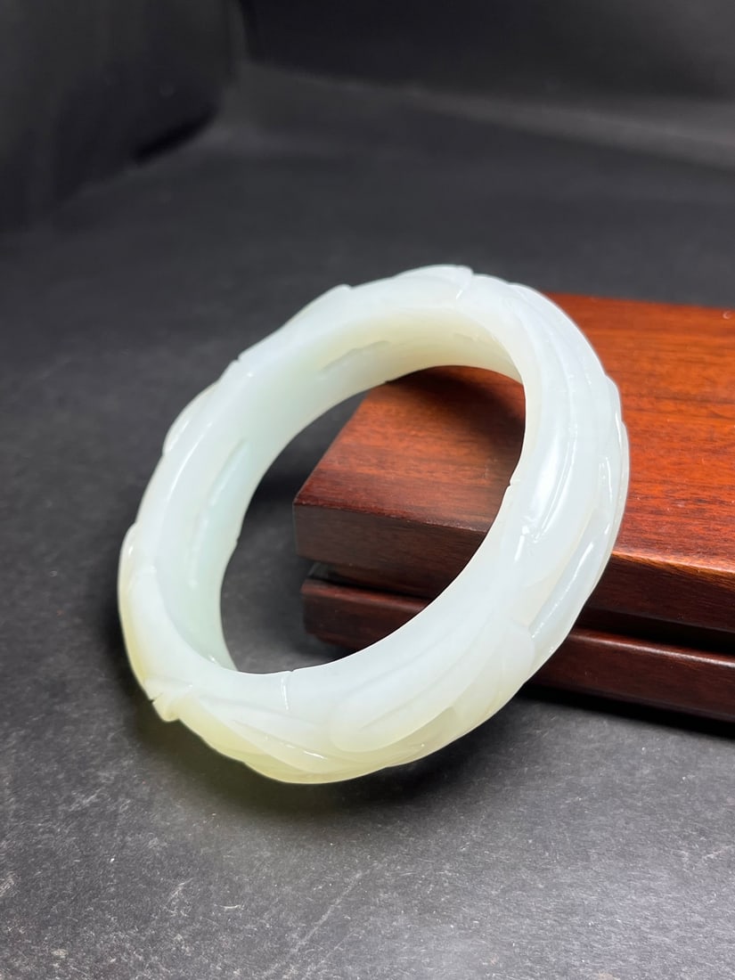 An Exquisite White Jade Bamboo Pattern Bracelet - 2