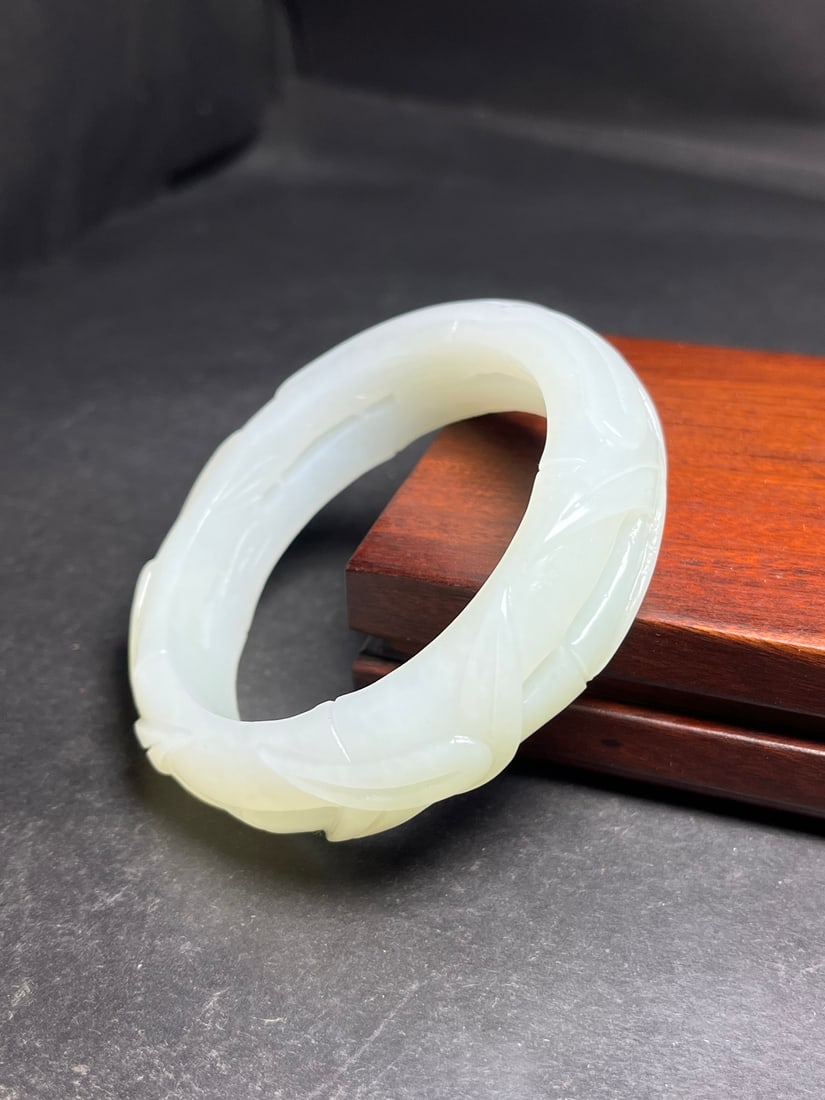 An Exquisite White Jade Bamboo Pattern Bracelet - 3