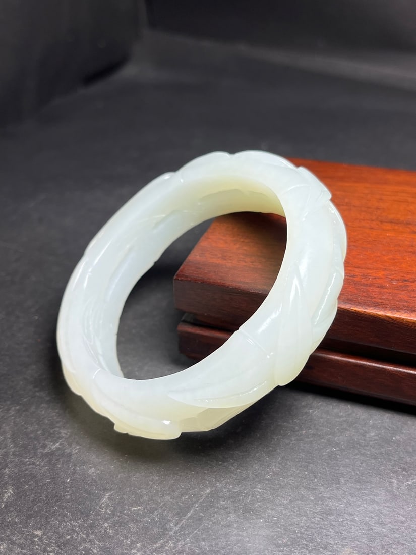 An Exquisite White Jade Bamboo Pattern Bracelet - 4