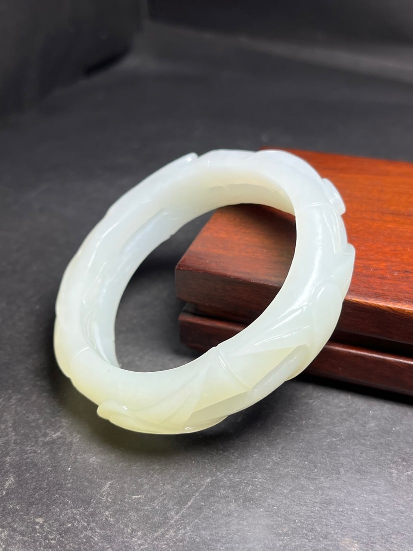 An Exquisite White Jade Bamboo Pattern Bracelet - 6