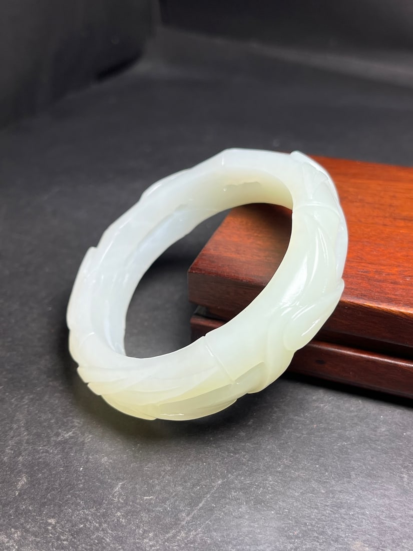 An Exquisite White Jade Bamboo Pattern Bracelet - 7