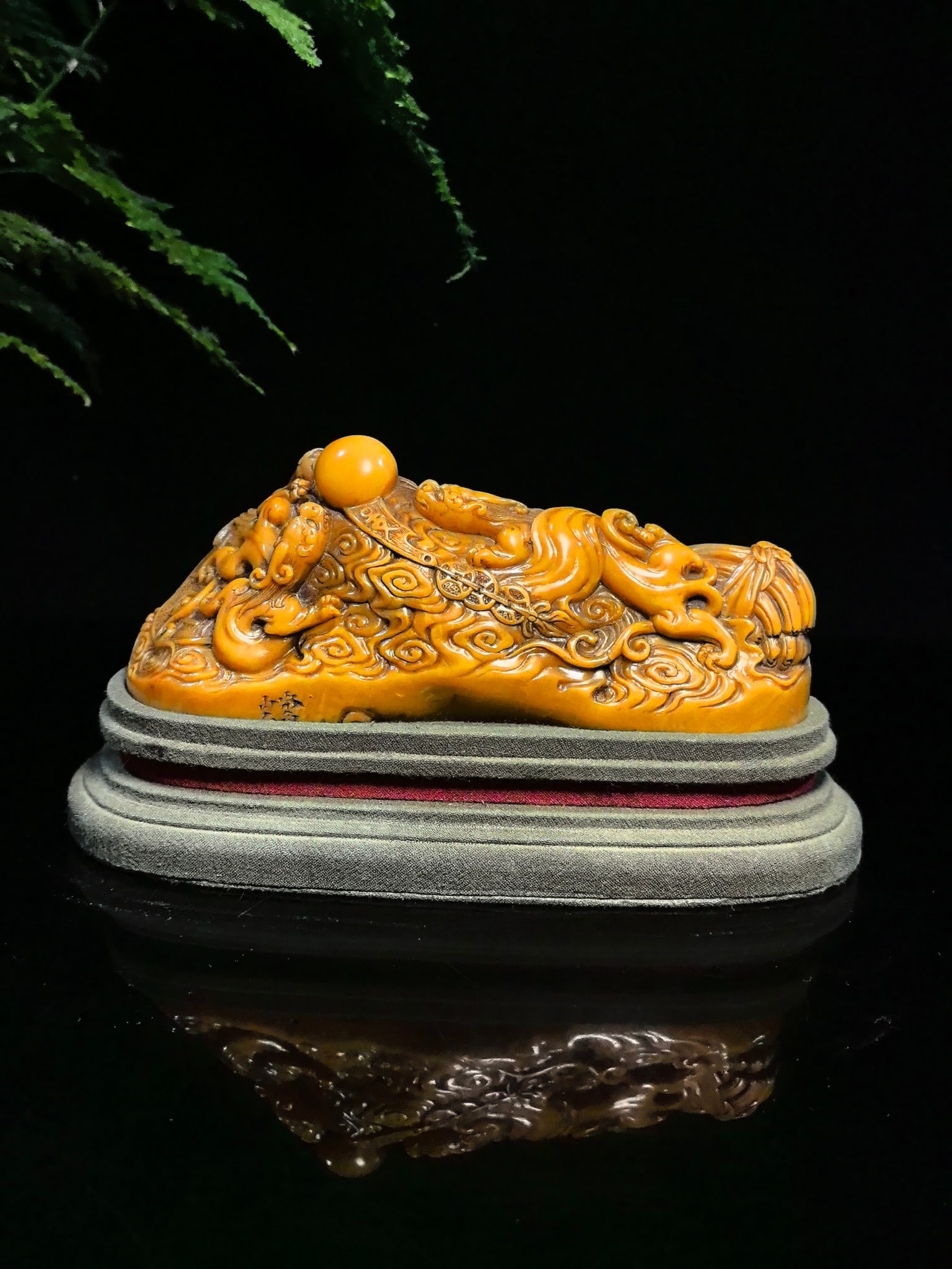 An Exquisite Tianhuang Stone Chi-Dragon Pattern Seal: An Exquisite Tianhuang Stone Chi-Dragon Pattern Seal,Qing Dynasty,China,Size:2.8inx6.5in,Weight:742g 田黄石螭龙纹印章,中国清代