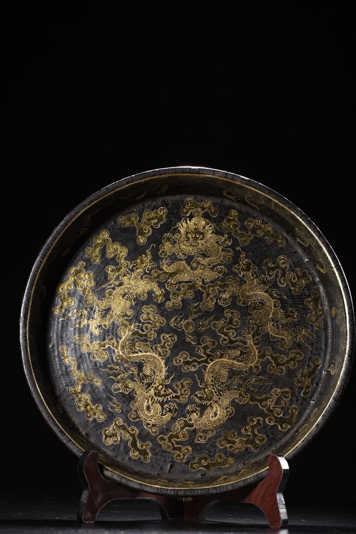 An Exquisite Carved Lacquer Painted Gold Dragon Pattern Plate: An Exquisite Carved Lacquer Painted Gold Dragon Pattern Plate,Qing Dynasty,China,Qianlong Four-Character Mark,Size:12.8inx1.6in,Weight:445g 