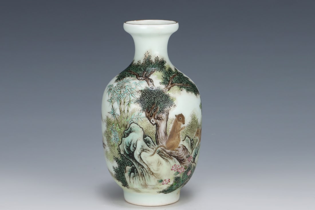 An Exquisite Enamel Animal Pattern Vase - 2