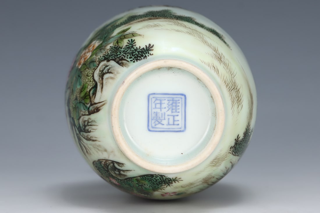 An Exquisite Enamel Animal Pattern Vase - 8