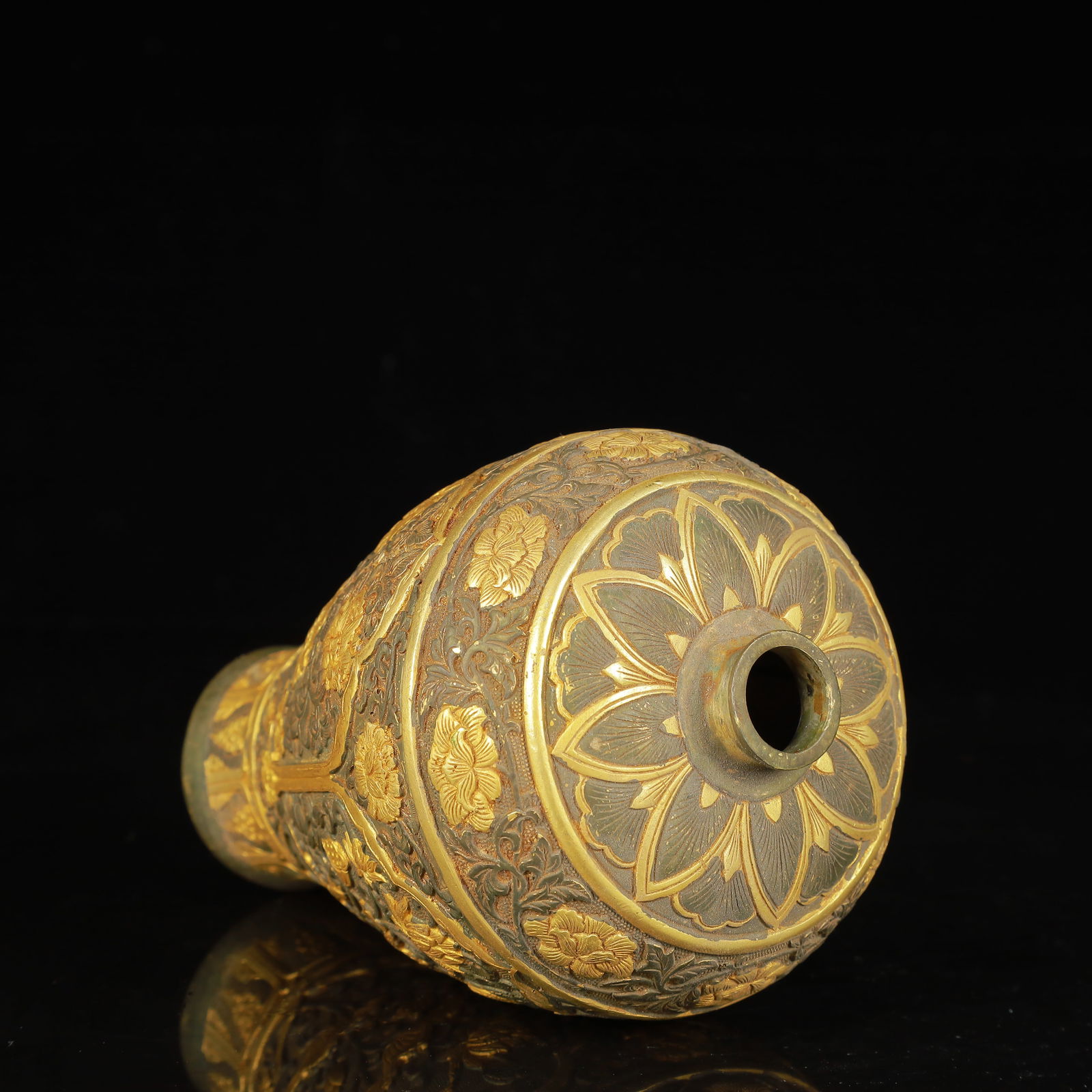 An Exquisite Gilt Silver Flower Pattern Vase - 5