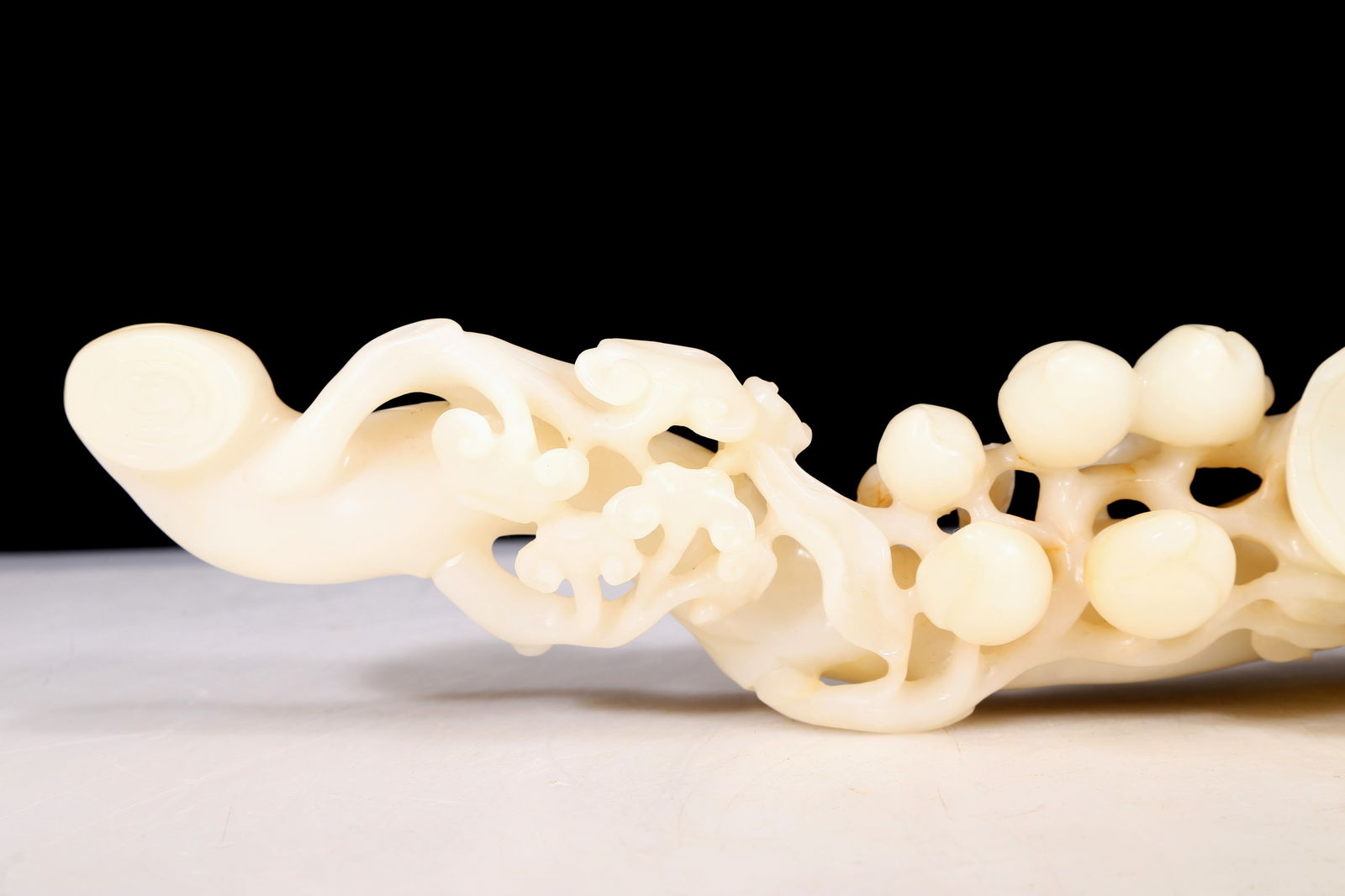 An exquisite Ganoderma jade Ruyi - 2