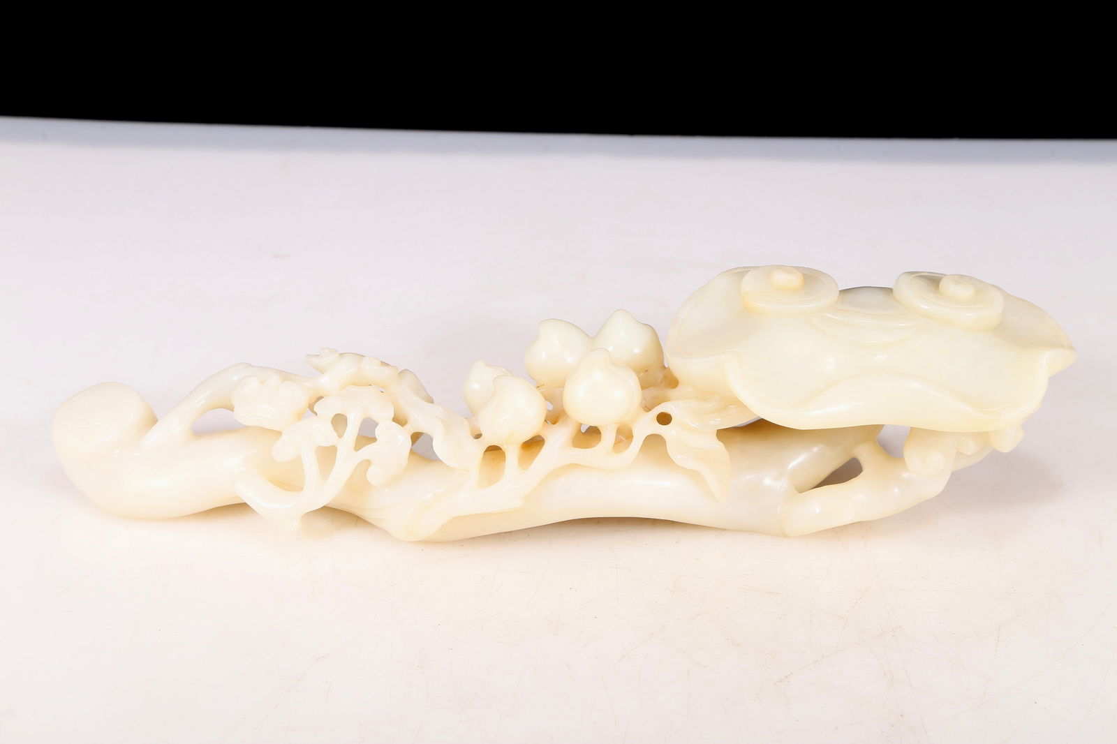 An exquisite Ganoderma jade Ruyi - 4