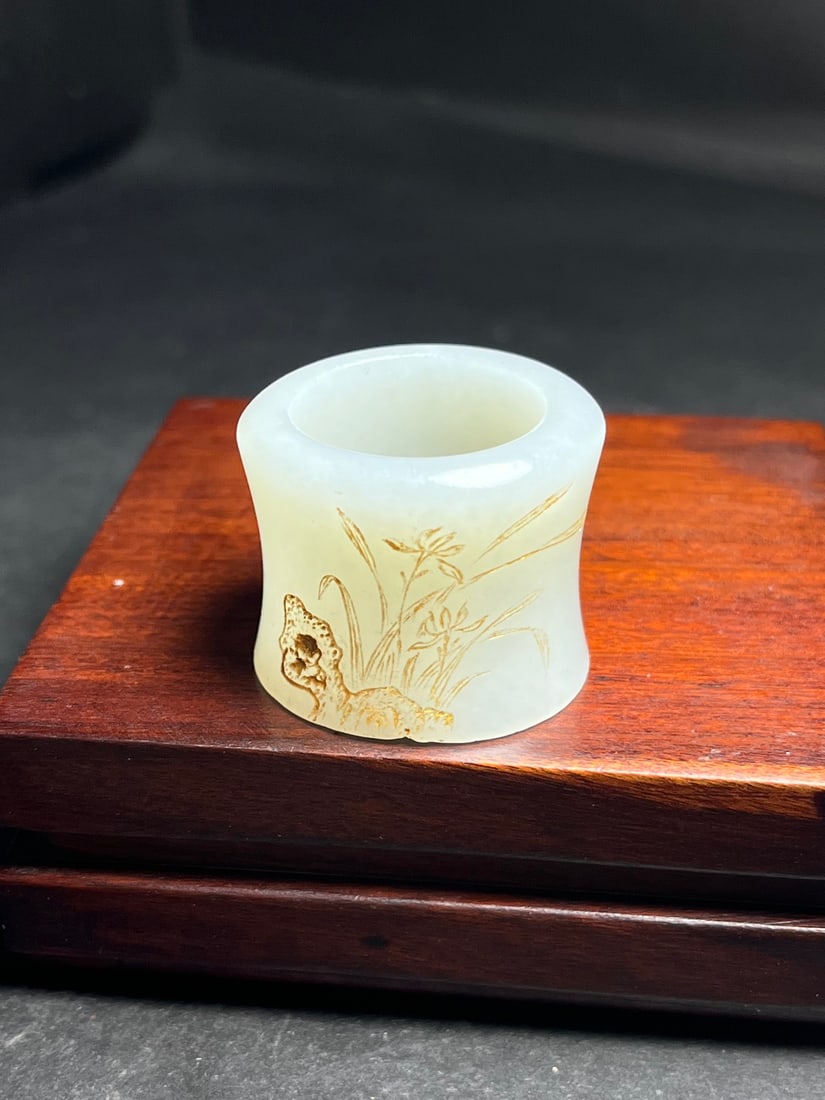 An Exquisite White Jade Orchid Pattern Thumb Ring,with Poem: An Exquisite White Jade Orchid Pattern Thumb Ring,with Poem,Qing Dynasty,China,Size:0.9in,Weight:26g 