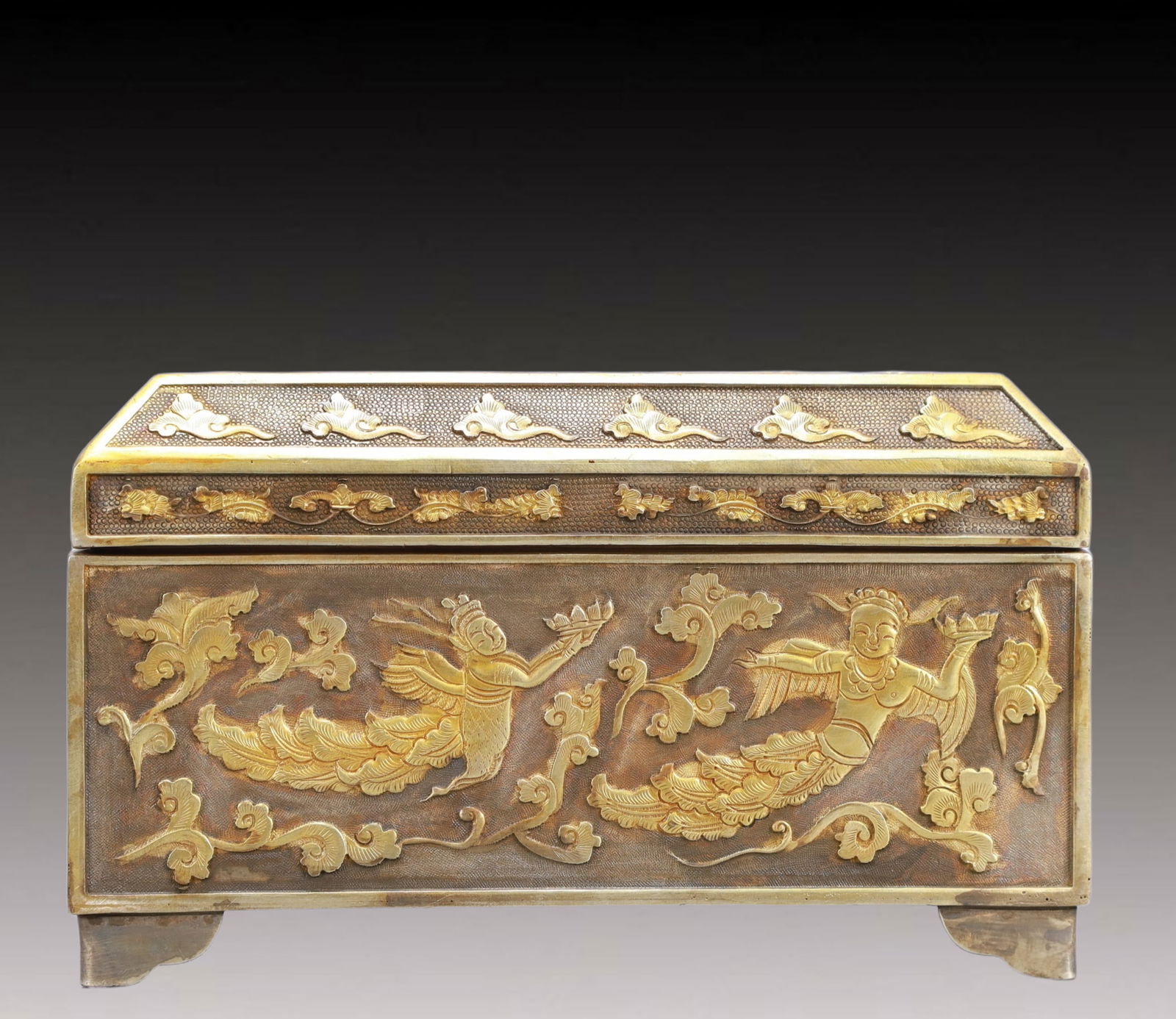 A Rare Gilt Silver Figure Pattern Cover Box - 11