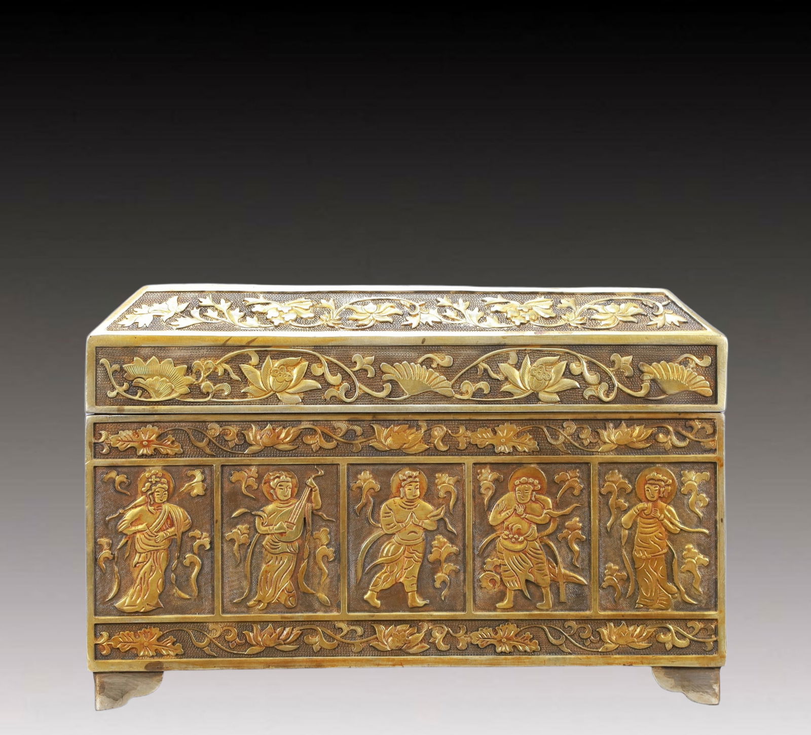 A Rare Gilt Silver Figure Pattern Cover Box - 2