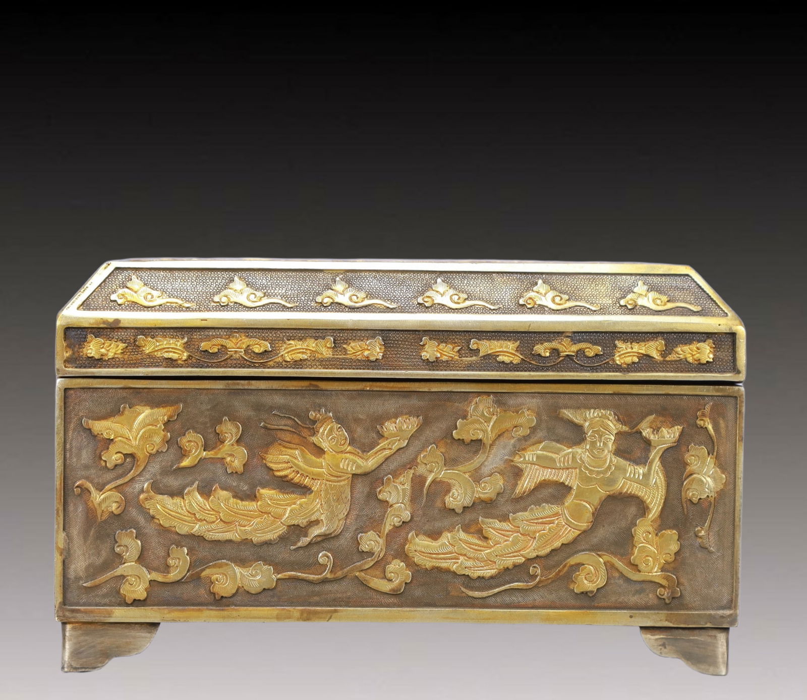 A Rare Gilt Silver Figure Pattern Cover Box - 9