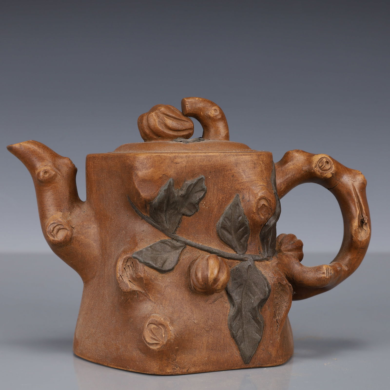 An Exquisite Purple Sands Melon and Fruit Pattern Teapot: An Exquisite Purple Sands Melon and Fruit Pattern Teapot,Modern Time of China,Jiang Rong Mark,Size:6.7inx3.9inx4.7in,Weight:515g 紫砂瓜果纹茶壶,中ࢲ