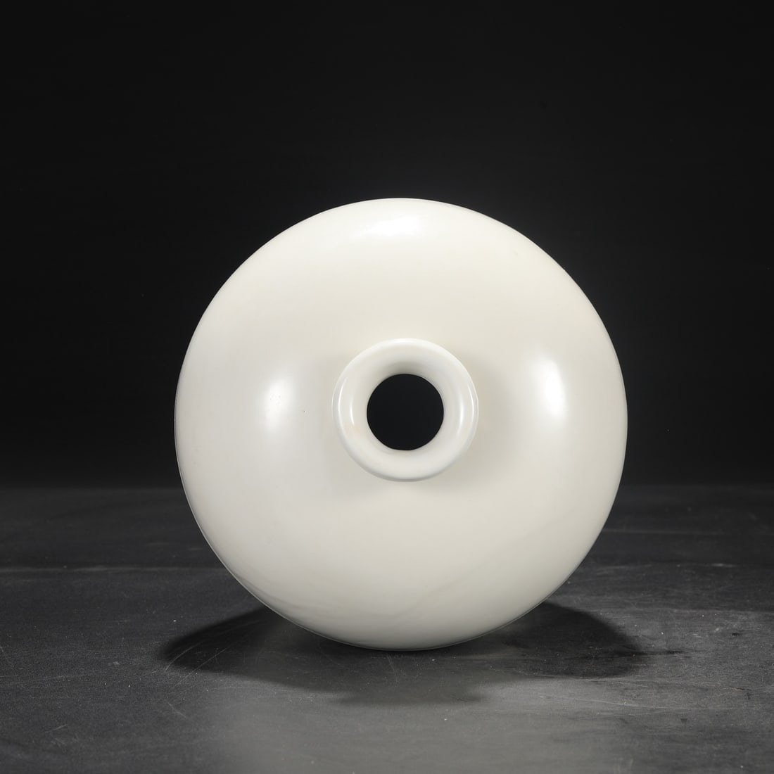 An Exquisite White Glazed Vase - 4
