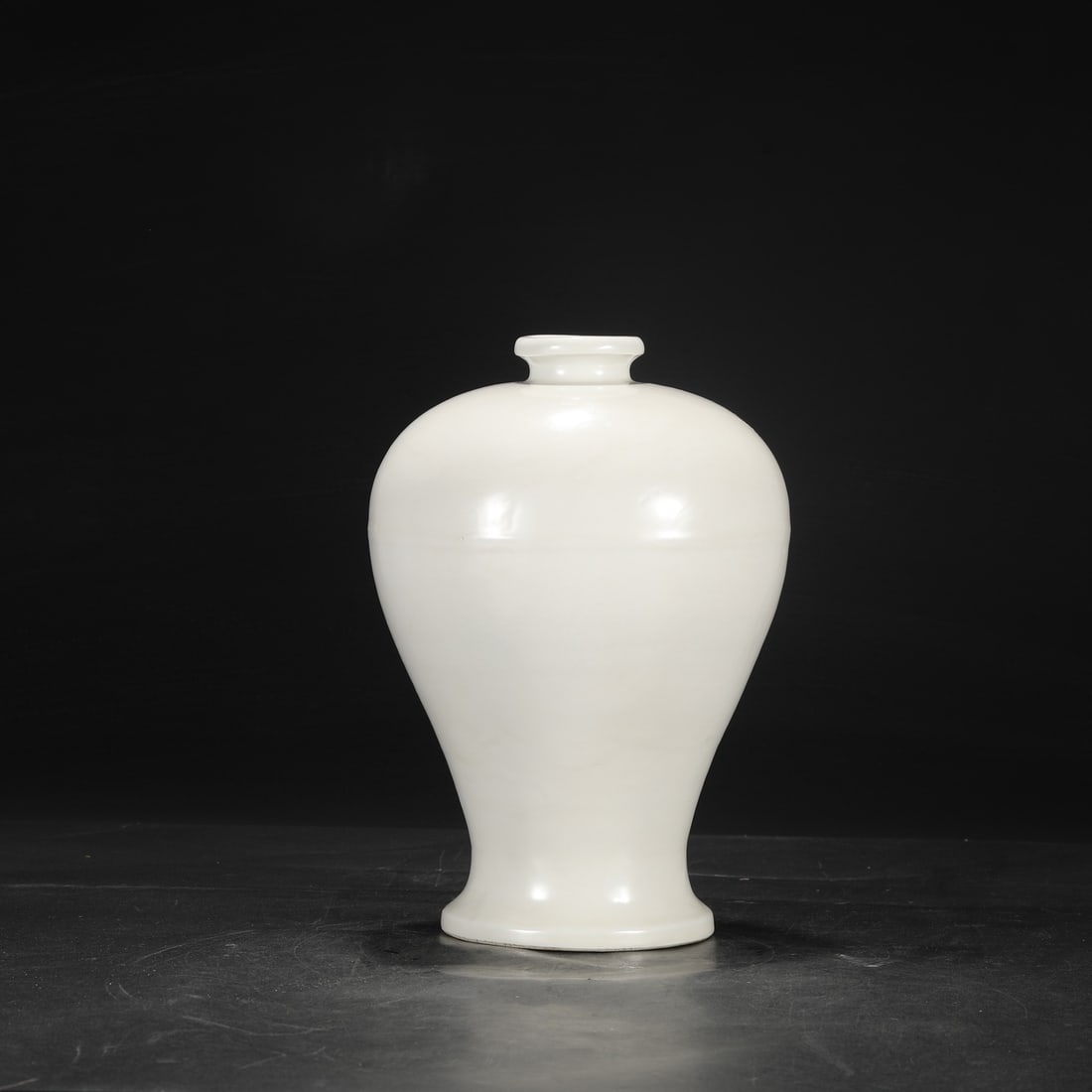 An Exquisite White Glazed Vase - 5