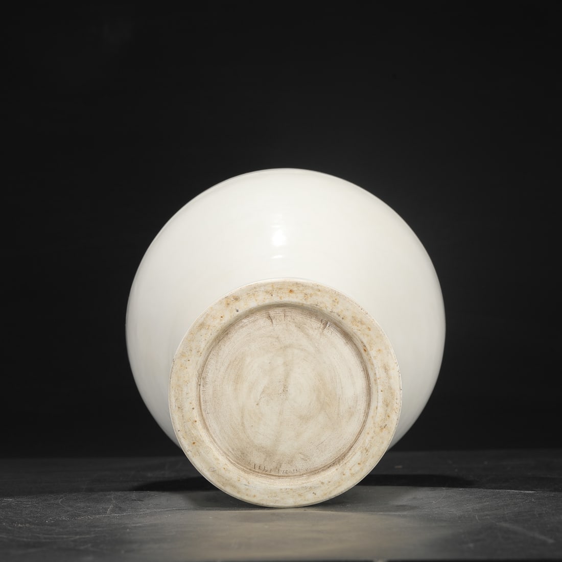 An Exquisite White Glazed Vase - 8