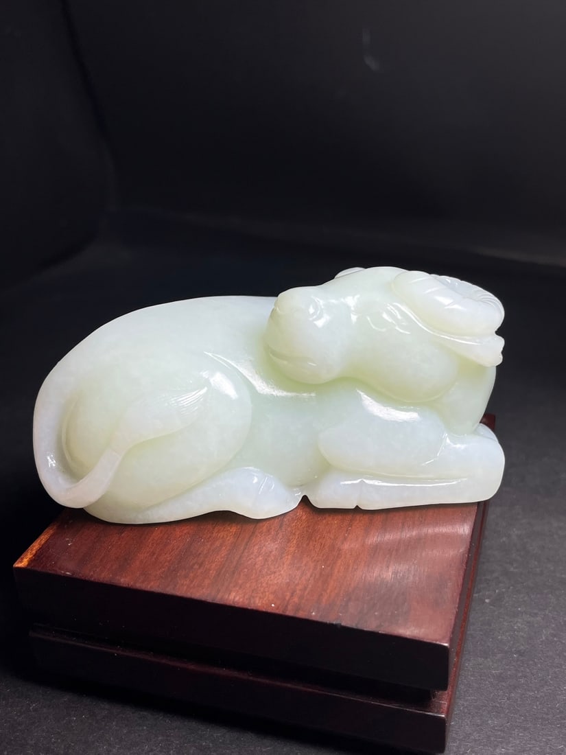 An Exquisite White Jade Buffalo Hand Piece: An Exquisite White Jade Buffalo Hand Piece,Qing Dynasty,China,Size:3.6inx1.7inx2in,Weight:336g 白玉牛手把件,中国清代
