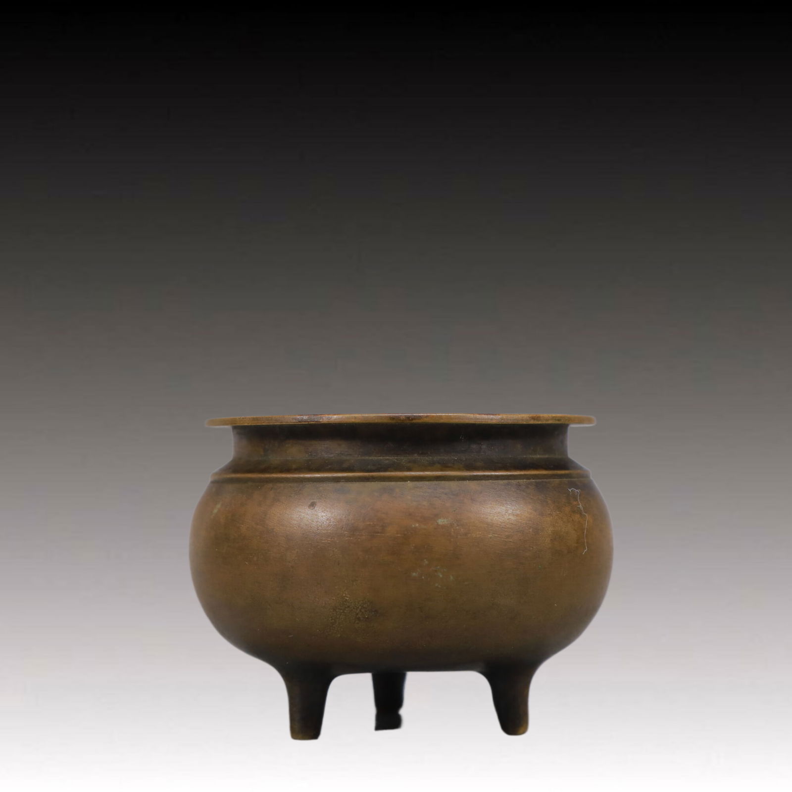 An Exquisite Bronze Tripod Censer: An Exquisite Bronze Tripod Censer,Ming Dynasty,China,Xuande Four-character Mark,Size:2.2inx3in,Weight:150g 