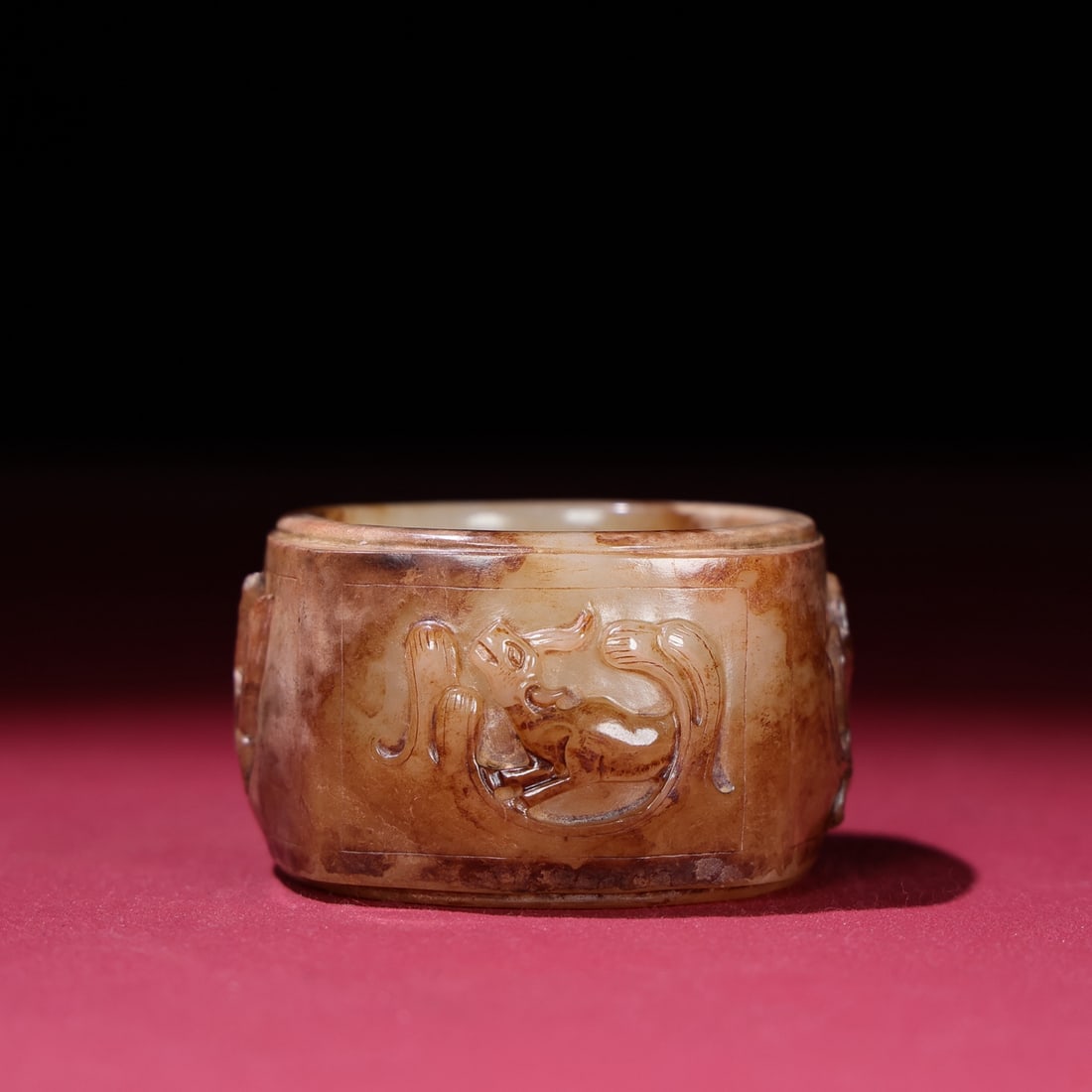 An Exquisite White Jade Dragon and Phoenix Pattern Thumb Ring - 3