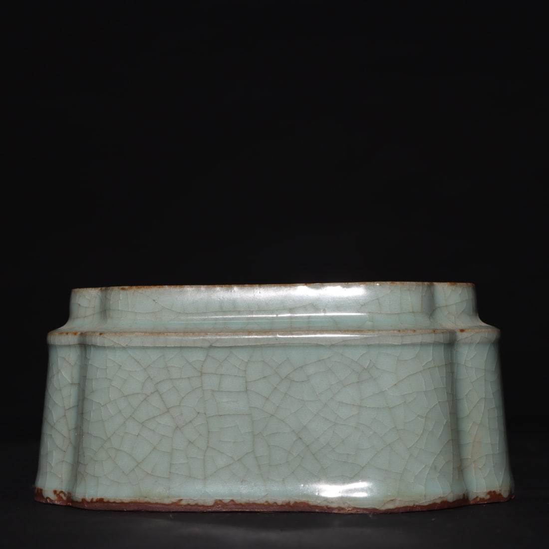 An Exquisite Guan yao Celadon Glazed Brush Washer: An Exquisite Guan yao Celadon Glazed Brush Washer,Song Dynasty,China,Size:3.1inx6.7in 官窑青釉笔洗,中国宋代