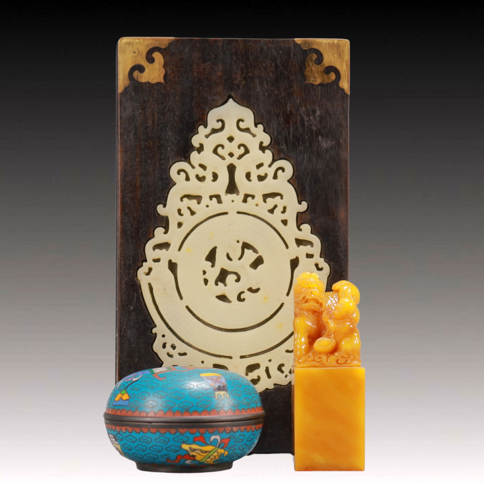 An Exquisite Tianhuang Stone Kylin Pattern Seal,with inkpad: An Exquisite Tianhuang Stone Kylin Pattern Seal,with inkpad,Qing Dynasty, China,Size:(Seal)1.4inx1.4inx3.9in,Weight:250g,(inkpad)2inx3in,(Box)9.1inx4.8inx3.2in 