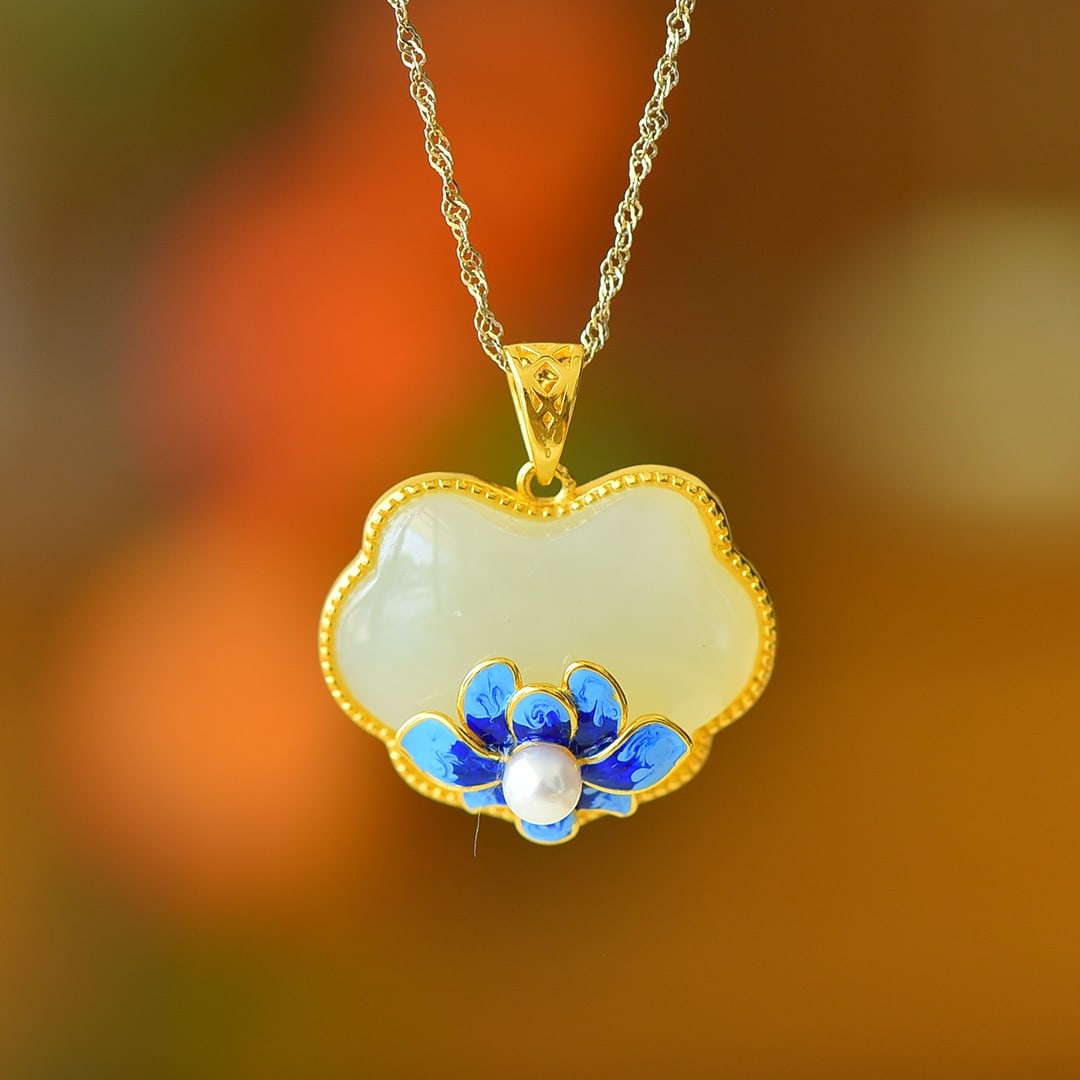 An Exquisite Sterling Silver-Gold Plated Inlaid White Jade Pendant: An Exquisite Sterling Silver-Gold Plated Inlaid White Jade Pendant 纯银镀金镶白玉吊坠