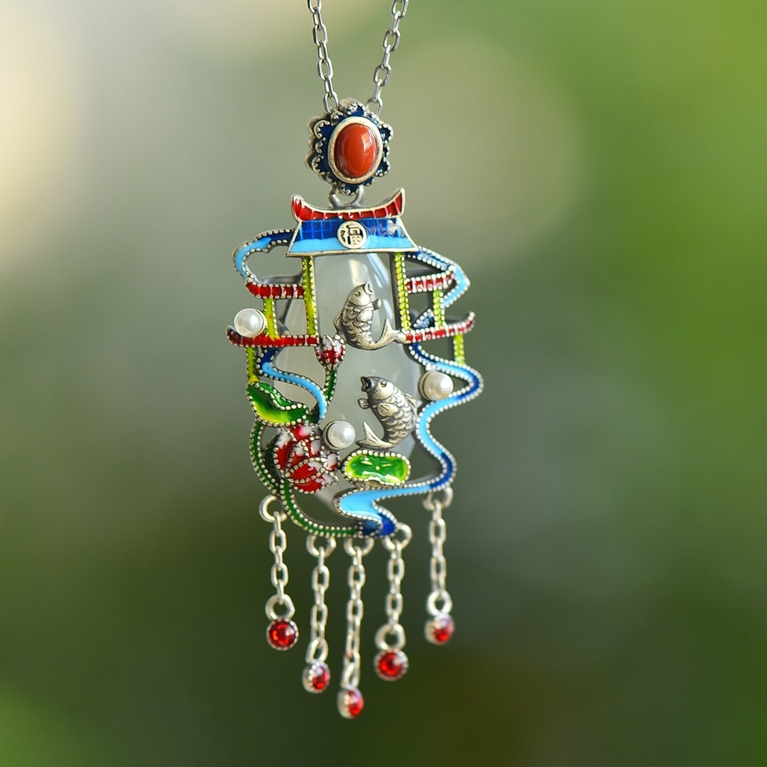 An Exquisite Sterling Silver-Gold Plated Inlaid White Jade Pendant,Inlaid Pearls: An Exquisite Sterling Silver-Gold Plated Inlaid White Jade Pendant,Inlaid Pearls 纯银镶白玉吊坠,嵌珍珠