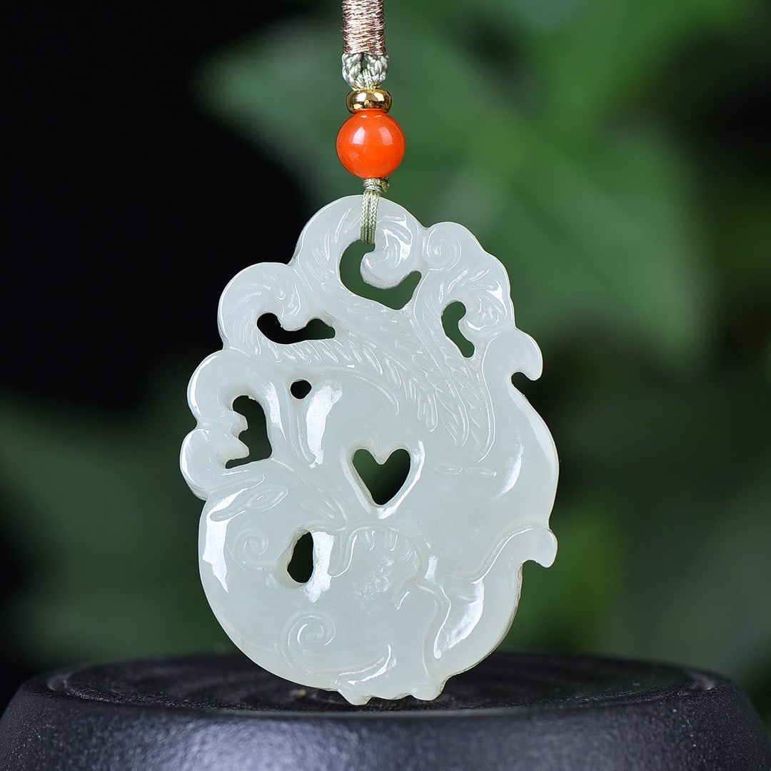 An Exquisite White Jade Phoenix Pendant: An Exquisite White Jade Phoenix Pendant,Size:1.3inx1.7in 白玉凤凰挂件