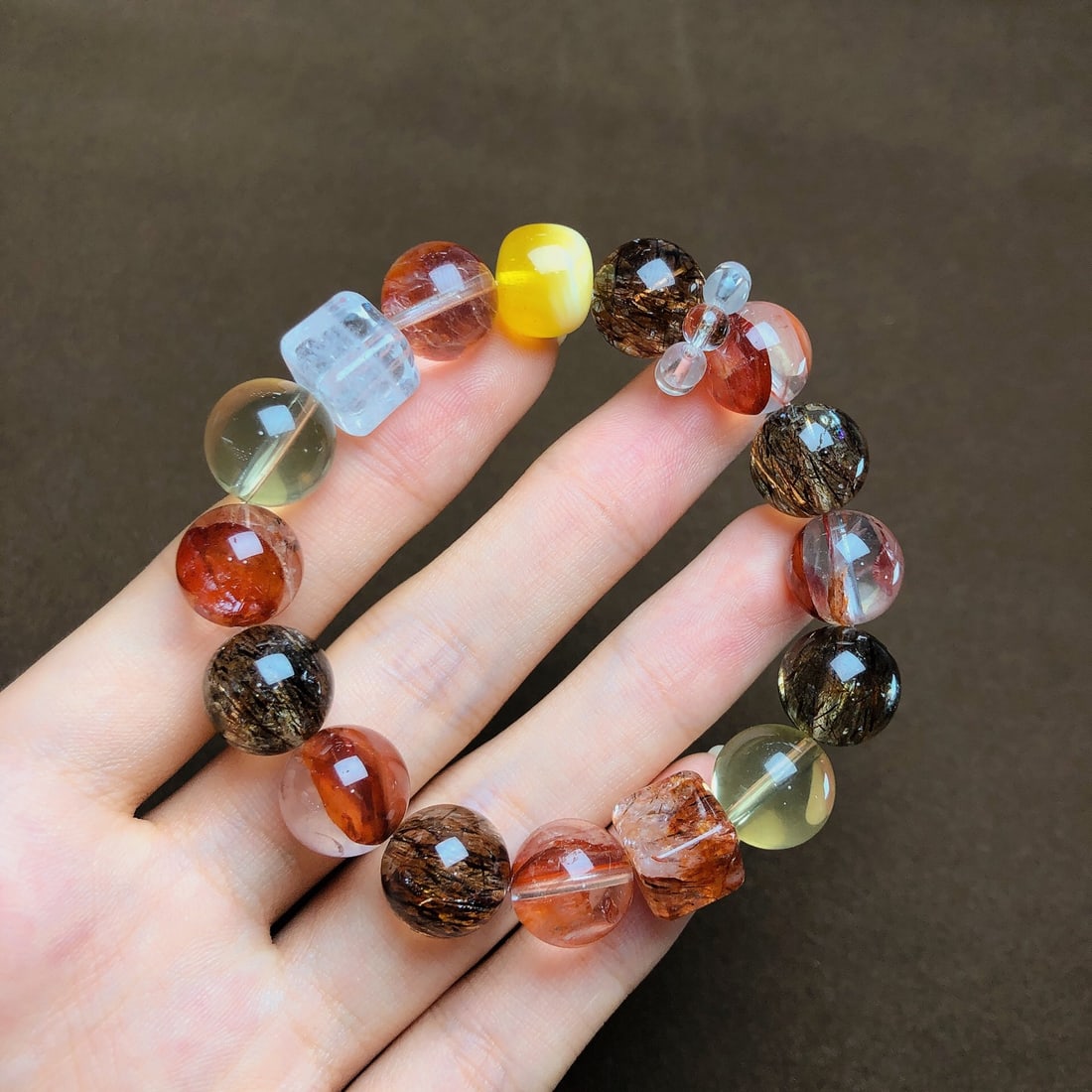 An Exquisite Crystal Bracelets: An Exquisite Crystal Bracelets,Size:0.5in,0.4inx0.4in,Weight:37.1g 水晶手串