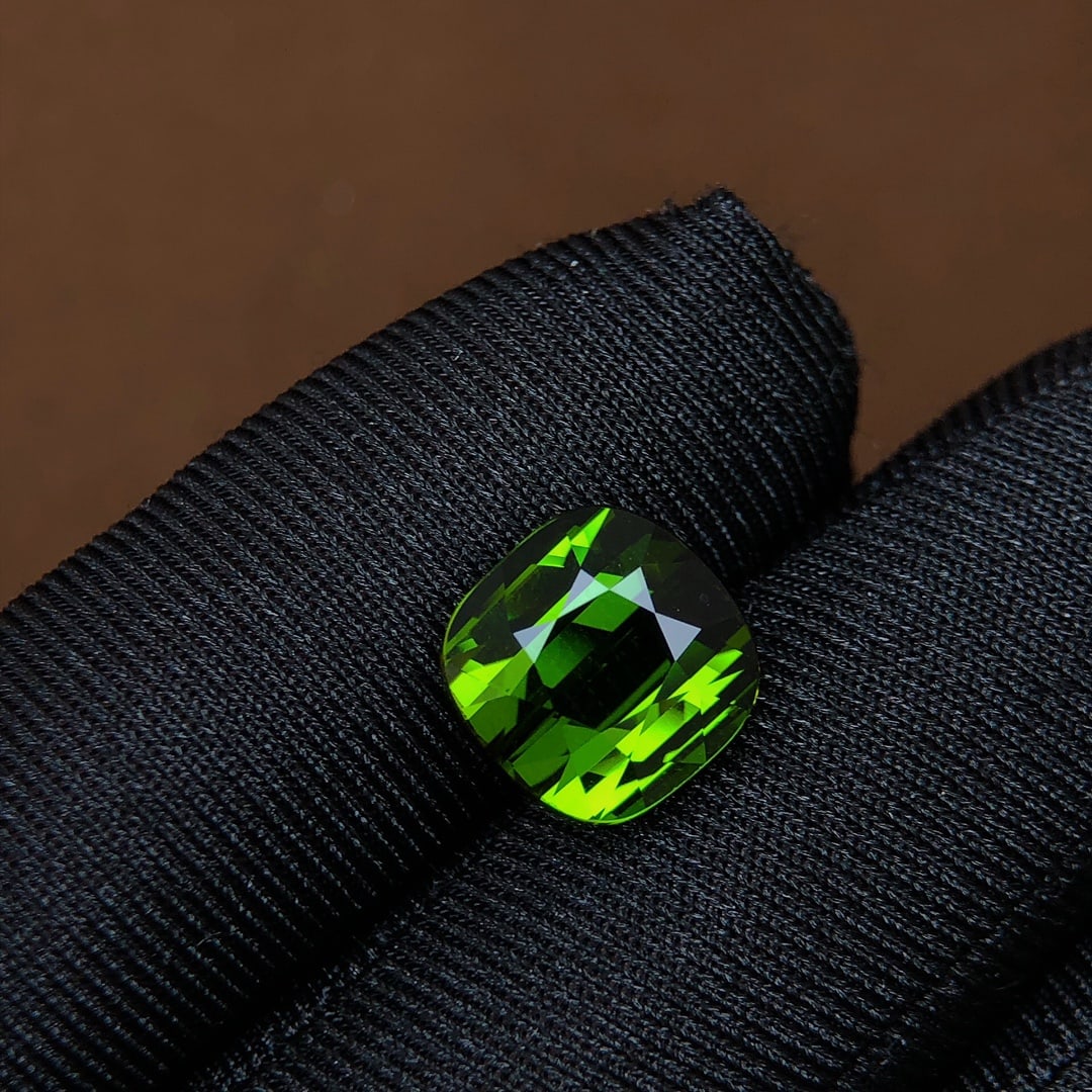 6Ctw Natural Tourmaline Loose: 6Ctw Natural Tourmaline Loose,Size:0.4inx0.4inx0.3in 6Ctw天然碧玺裸石