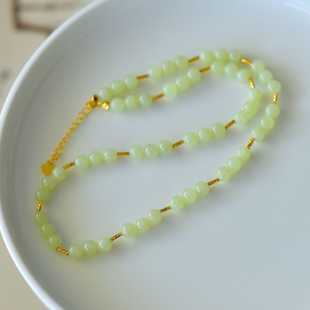 An Exquisite Sterling Silver-Gold Plated Inlaid Yellow Jade Necklace: An Exquisite Sterling Silver-Gold Plated Inlaid Yellow Jade Necklace,Size:0.2in 纯银镀金镶黄玉项链